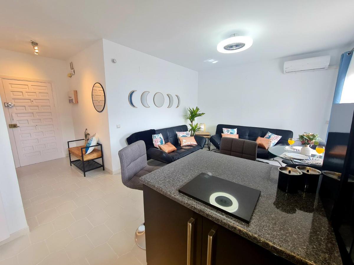 Precioso Apartamento Con Piscinas Y Vistas Al Mar. Benalmádena Dış mekan fotoğraf